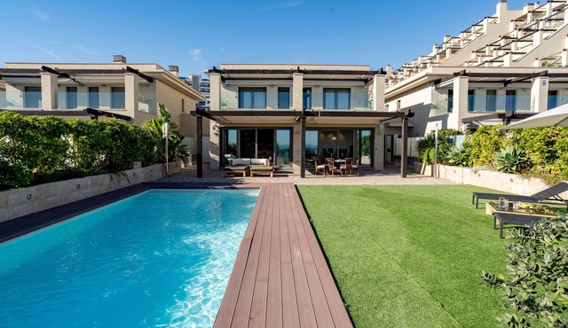 Villa 'Mediterranean Beach' with Sea View, Wi-Fi and Air Conditioning