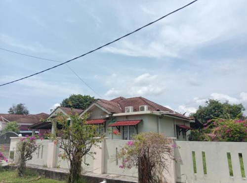 Villa Medina Lake Bungalow 15 pax Bagan Lalang