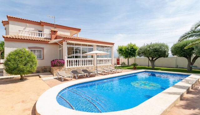 Villa Mediterranea only for families