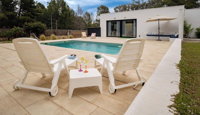 Villa Mediterranean private pool. Barbecue. Near beachs and Port Aventura