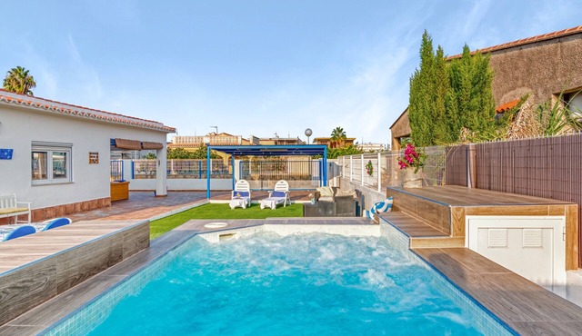 Villa 'Mediterraneo' with Private Pool, Wi-Fi and Air Conditioning