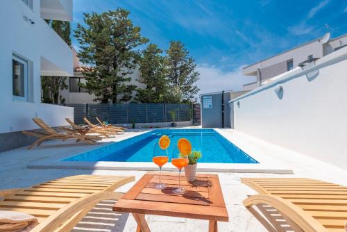 Villa Mel Mari luxury apartments with pool