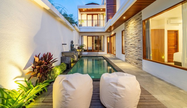 Villa Melasti Beach - 4 BR and bathrooms with Pool, AC, Cable and Roof Top Bar.