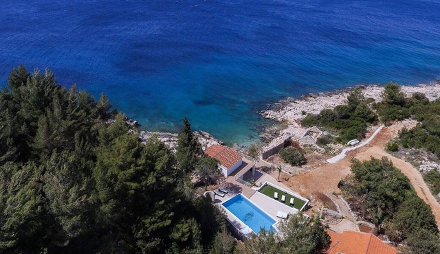 "Villa Mendes" - new seafront villa with a swimming pool
