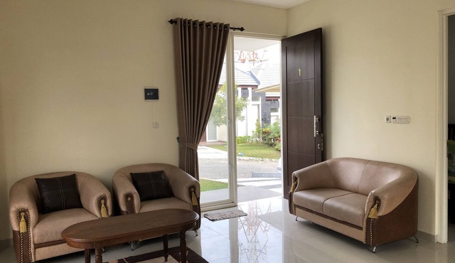 Villa metro (close with alun alun batu city, jatim park, flower garden)