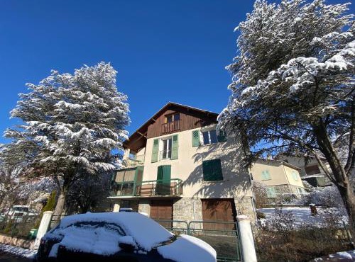 Villa Meyronnes 3 chambres vue degagée montagnes