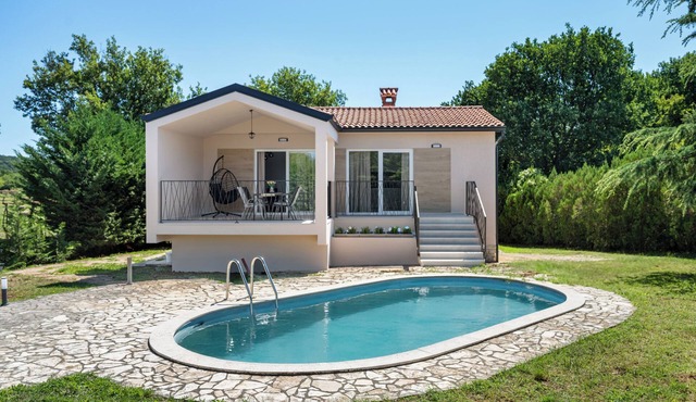 Villa MI, close to beaches, summer kitchen, pool, large fenced garden