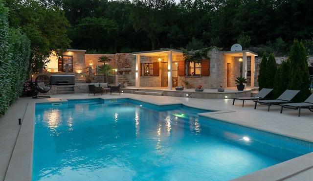 Villa Mia 2 - Six Bedroom Villa with Private Pool