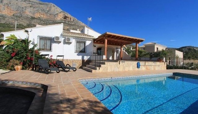 Villa Mia - Sleeps 6 or 8 including the studio apartment
