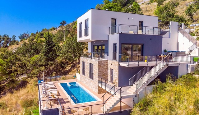 Villa Mia with private pool, Whirlpool, gym, sauna, sea views