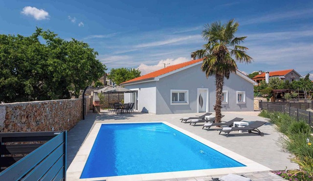 Villa Mia with pool in Garica