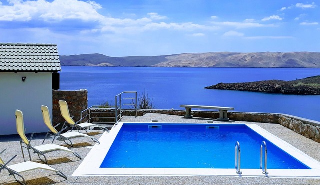 Villa Mihaela - Beachfront apartment "Mario" with sea view and pool