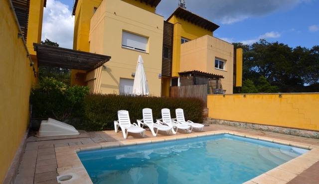 Villa Mimosa 8 people with private pool Costa Brava.