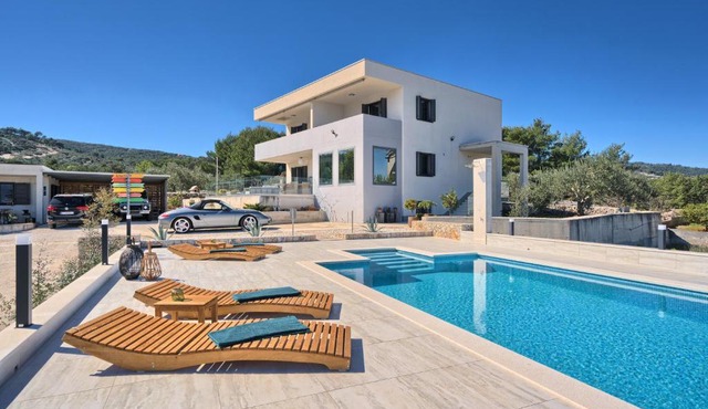 Villa Ming - pool, sea-view and peace