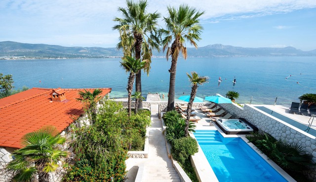 Villa Mirjana - Exclusive beachfront 6 bedroom villa with pool