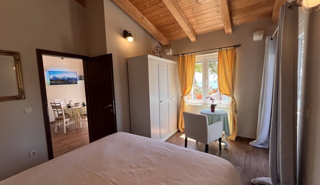 Villa Mirjana - One Bedroom Apartment with Terrace and Side Sea View (Taverna)