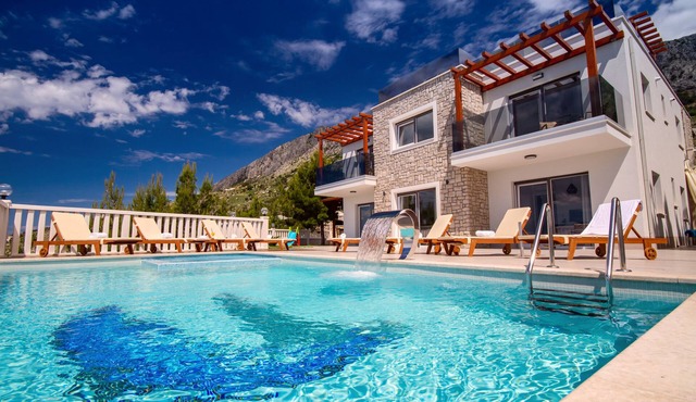 Villa MIRNA with heated pool & whirlpool, traditional wine bar, 150m from sea