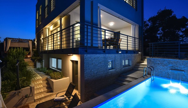 Villa Mirta, surrounded by nature, stunning view, close to the beach, 3 bedroom
