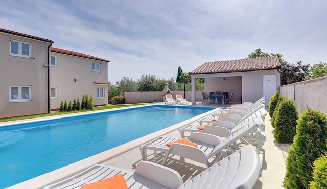 Villa mit Pool und Klimaanlage