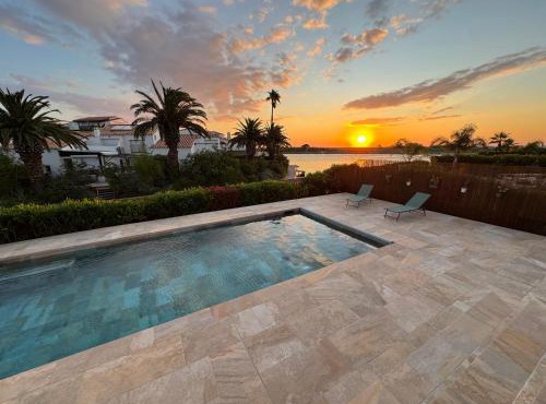 Villa Moana Lagune 4 chambres, 4 salles de bain, piscine privative chauffée à 30 degrés toute l année, balnéo, terrain de pétanque privé, ping-pong