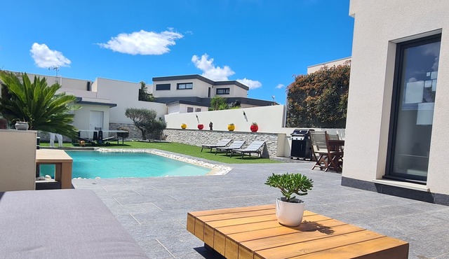 Villa Moderne et Chaleureuse, Proche du Lac, à 20 Min. de la mer et de L'espagne