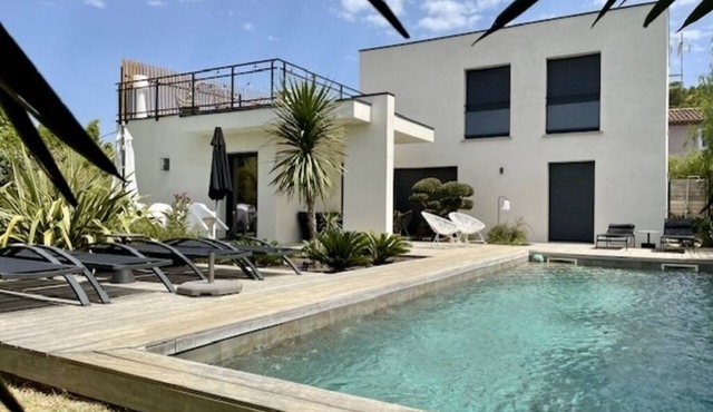 Villa Moderne - 6P - heated pool from May to Sept - near the port of Le Brusc