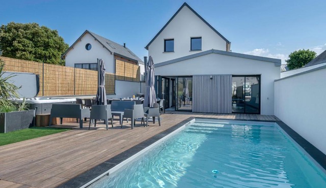 Villa moderne avec piscine pour 15 personnes !