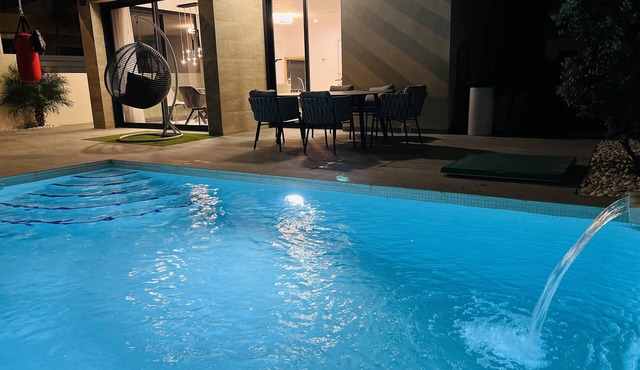 Villa 'Moderna Y Luminosa' with Private Pool, Wi-Fi and Air Conditioning