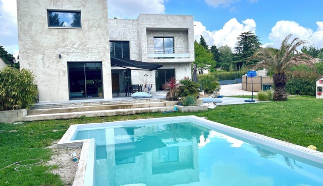 Villa Moderne à 10 Minutes D'avignon Intra Muros ou 20 Minutes Pont DU Gard!