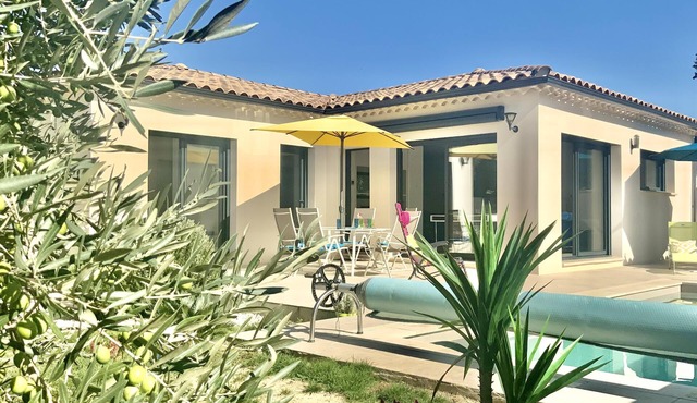 VILLA MODERNE. AIR CONDITIONED. SWIMMING POOL. BARBECUE. NO VIS A VIS. OPTICAL FIBER