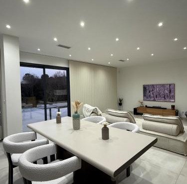 Villa moderne avec piscine