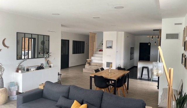 Villa Moderne de 217m2 Entièrement Climatisée, 10 Couchages, Piscine