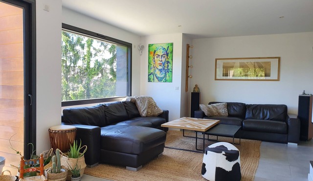 Villa Moderne Entre lac et Montagne. Piscine et Terrain de Pétanque