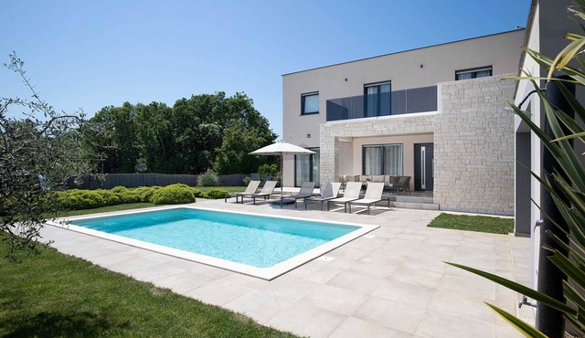 Villa Modesta with Pool