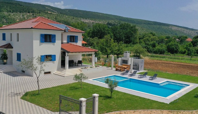 Villa Modriola - Makarska by Villas Guide