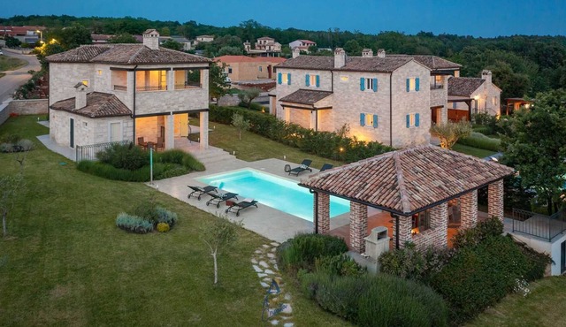 Villa Mofardini III - Traditionaly designed with modern amenities