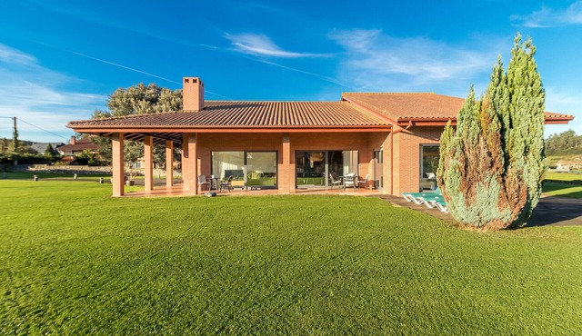 Villa Monasterio just 15 minutes from Santander