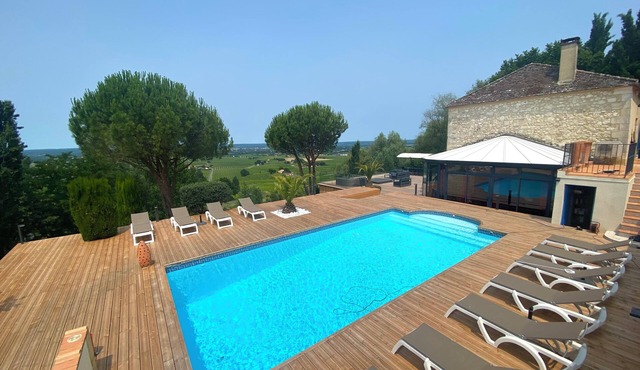 Villa Monbazillac, exceptional view, swimming pool, jacuzzi 10-12 pers