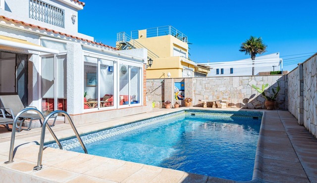 Villa Monbijou with Private Pool & Wi-Fi close to the Beach