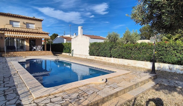 VILLA MONREDÓ. Spacious house with private pool and large garden.