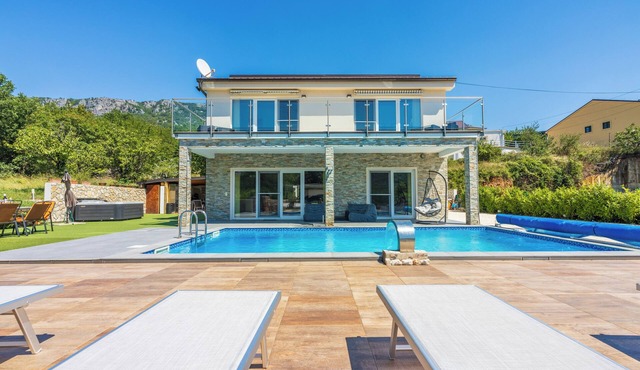 Villa Monte Adria 5 * for 8 + 2 pers.