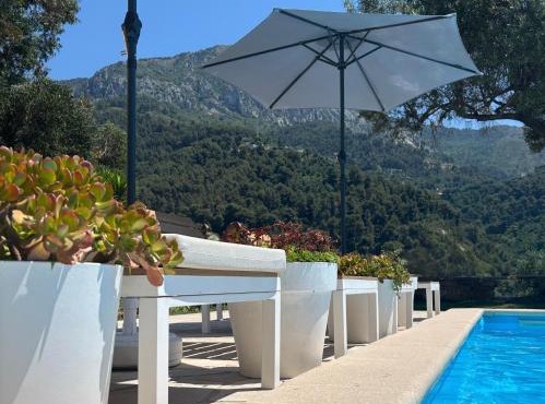 Villa-Monti Luxury Villa with Private Pool, Fully Air Conditioned Bedrooms, 5 Star Superhosts!
