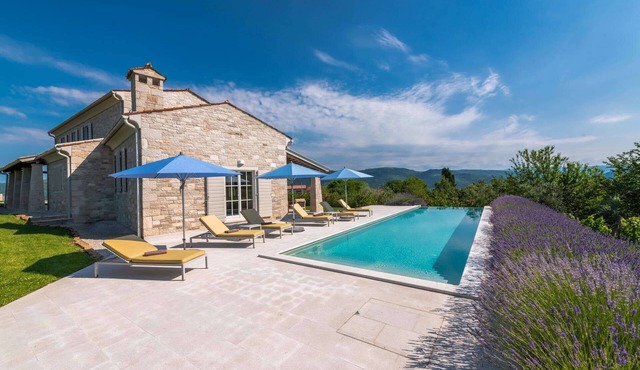 VILLA MONTONA - Spacious villa with a wonderful view of Motovun