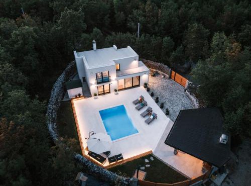Villa Moretto with Private Pool & Jacuzzi - Rijeka area