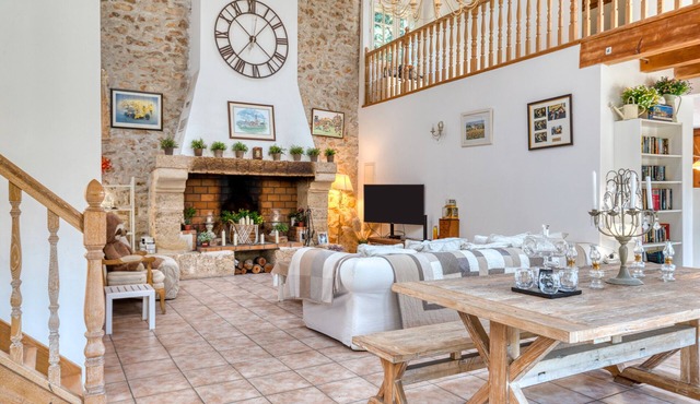 Villa 'Moun Mas' with Private Pool, Wi-Fi and Air Conditioning