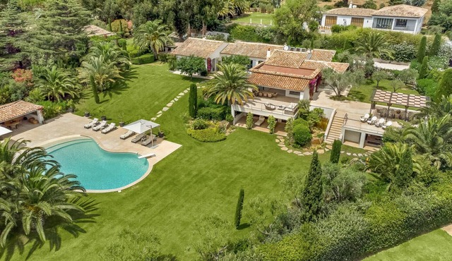 Villa Moutte Summary: