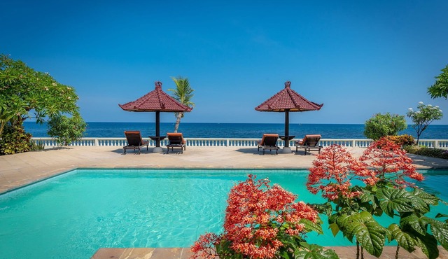 Villa Namasté - Beachfront @ Lovina Beach, 8P, Private Pool, BBQ