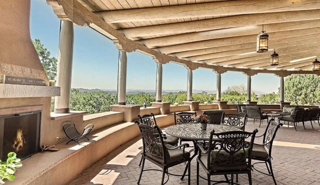 Villa Namaste - Mountain View Luxury Home in Santa Fe, NM