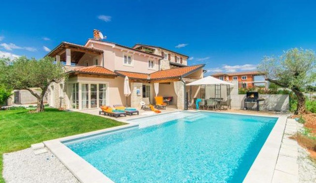 Villa Nar
