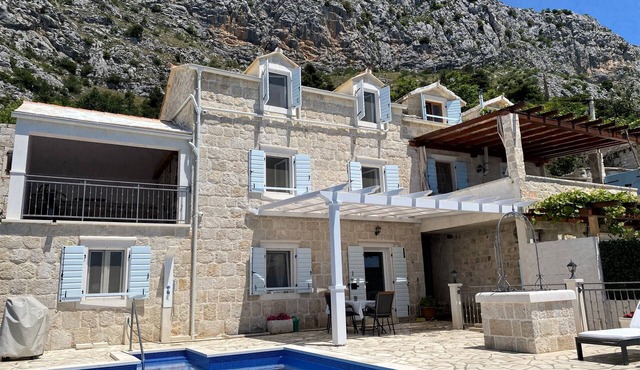 VILLA NARESTE Stone house with pool and amazing sea view